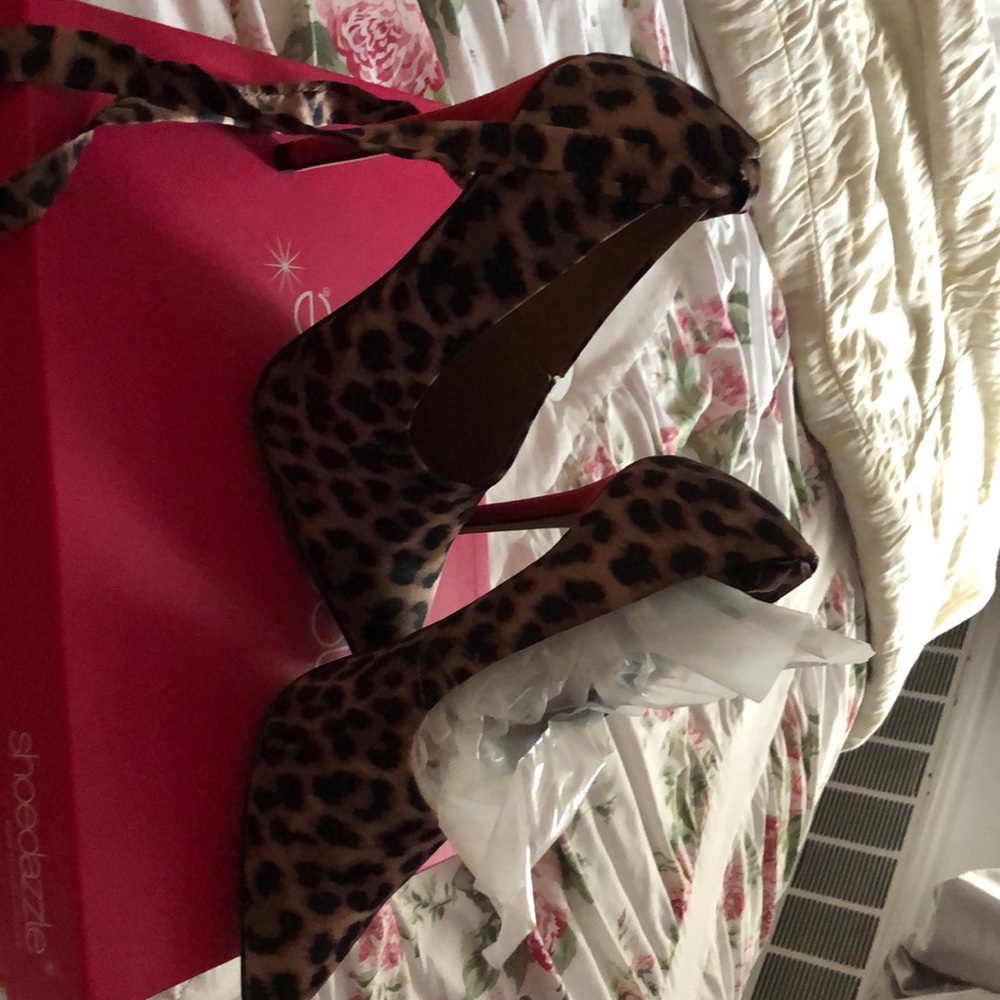Brand new Cheetah High Pumps